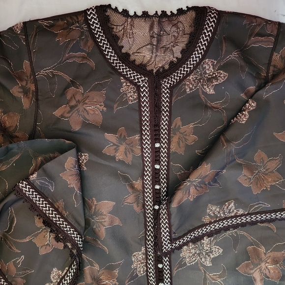 Moroccan traditional dress - Picture 1 of 4